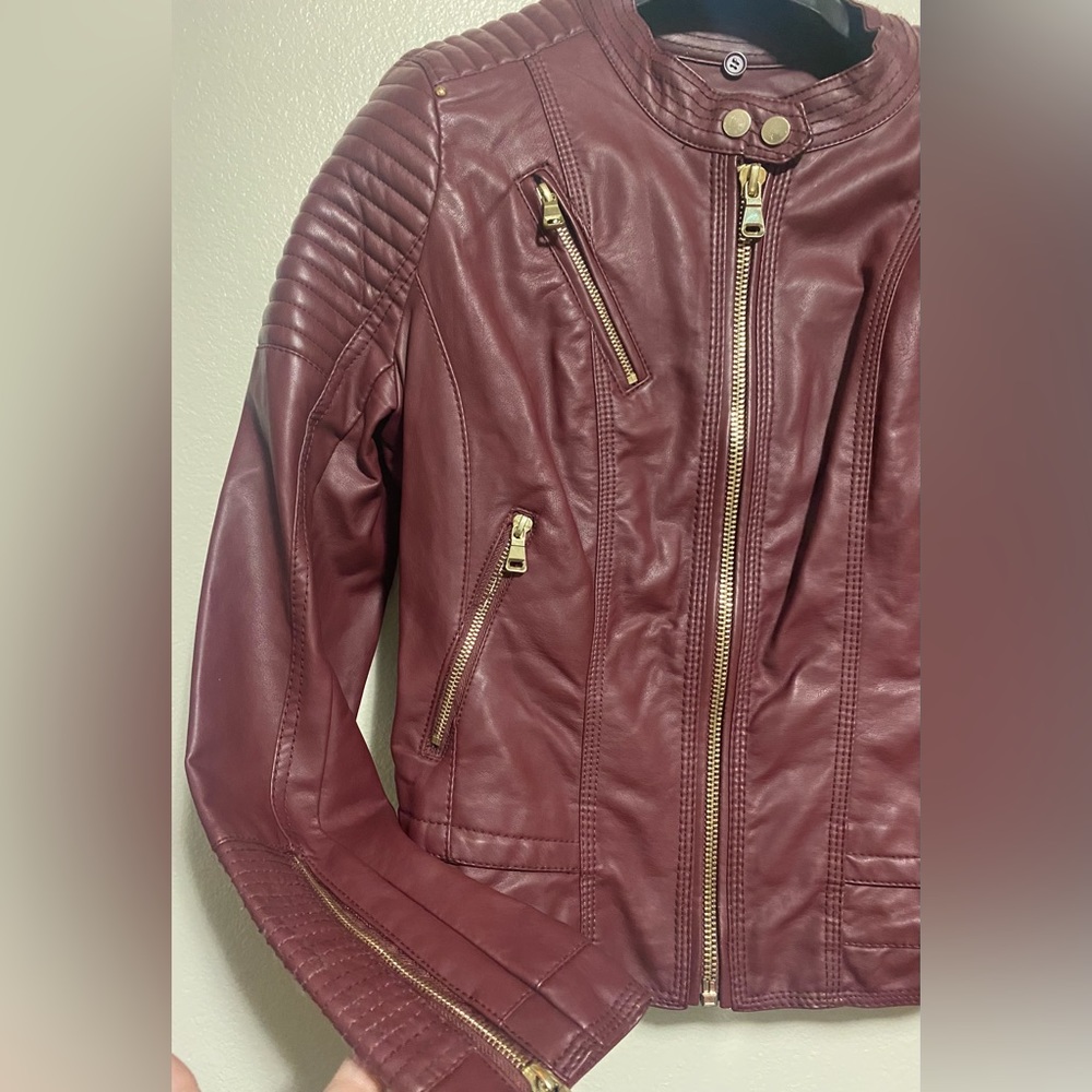 🔥Wore Once-Ci Sono Deep Maroon Coat- 100% Polyurethane shell- size Large